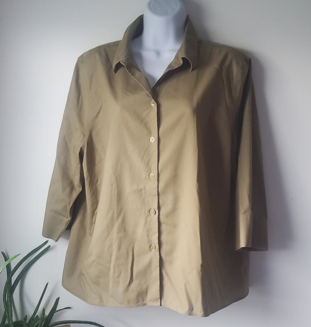 Chicos Womens Tan 3/4 Sleeve Pleated Button Down Shirt Size 3P or XLP Preppy